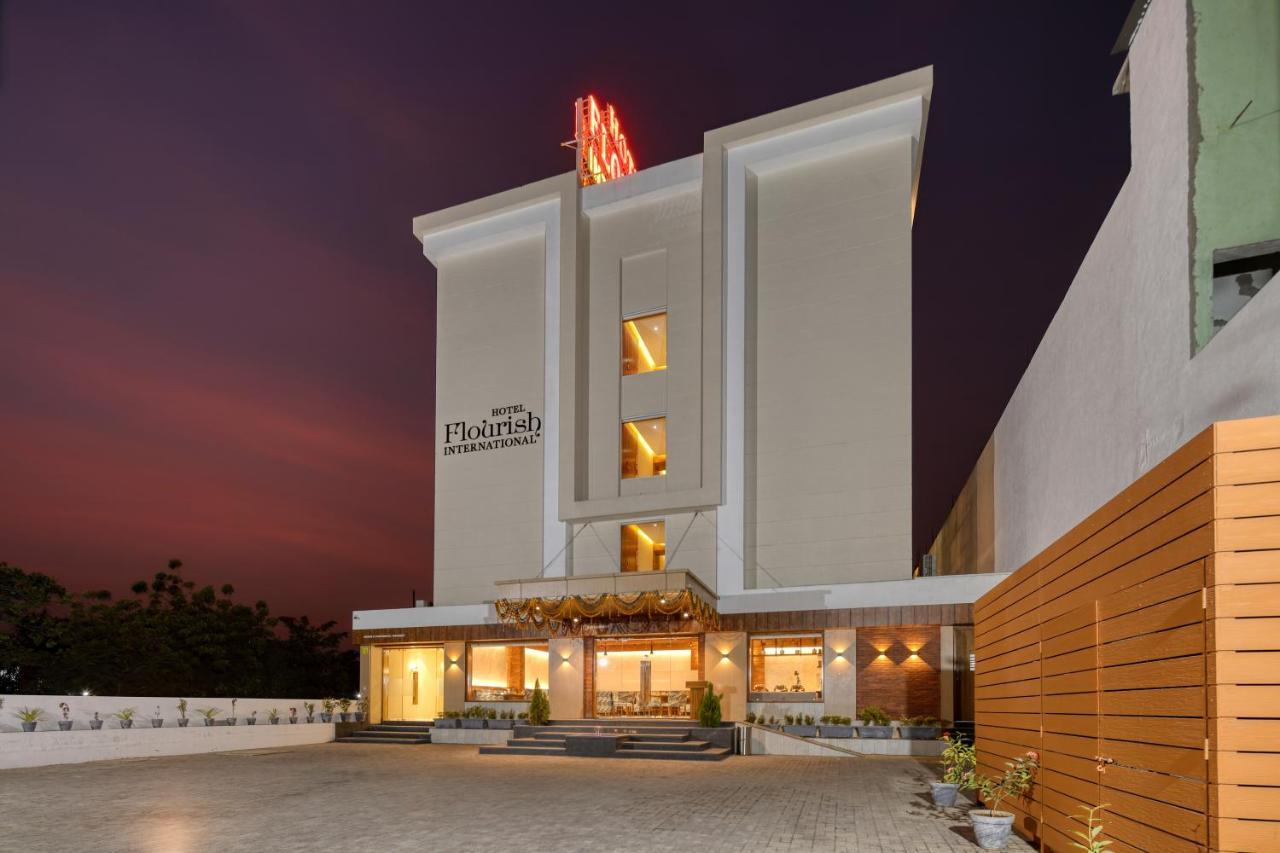 Hotel Flourish International Ahmedabad Eksteriør bilde