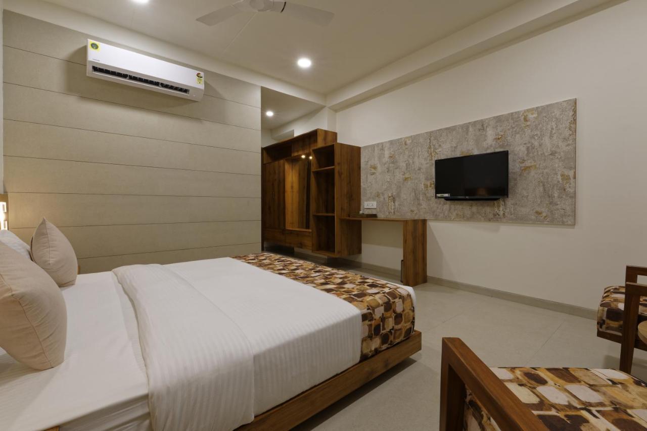 Hotel Flourish International Ahmedabad Eksteriør bilde