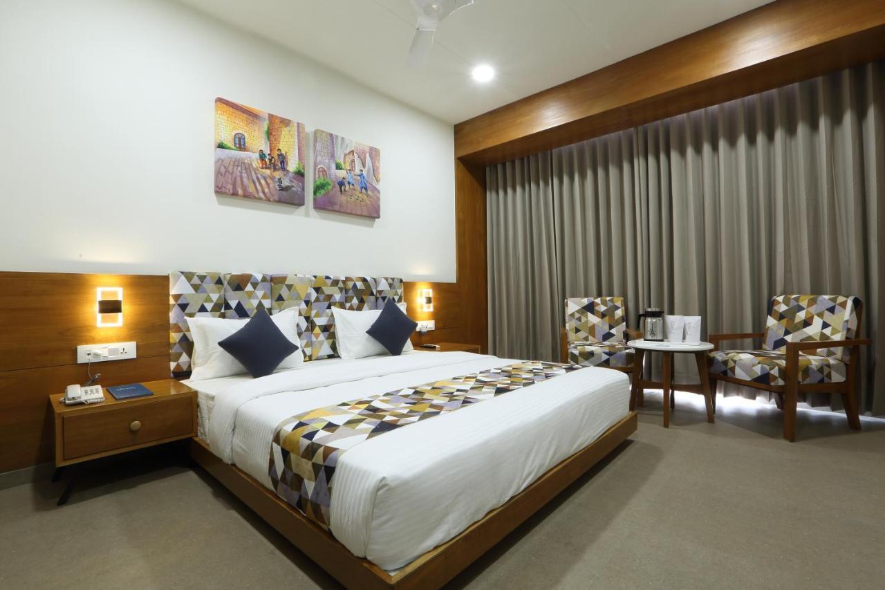 Hotel Flourish International Ahmedabad Eksteriør bilde