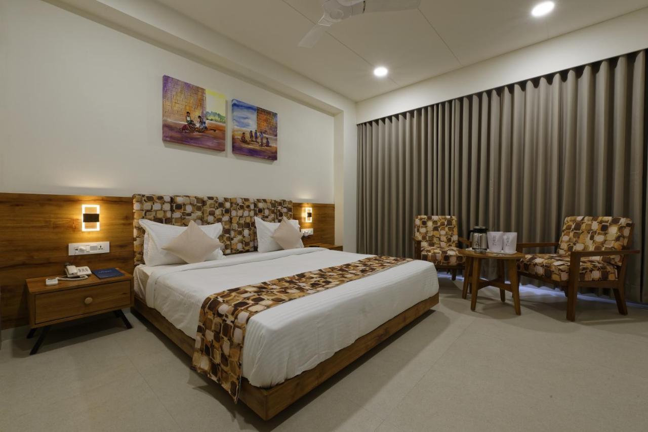 Hotel Flourish International Ahmedabad Eksteriør bilde