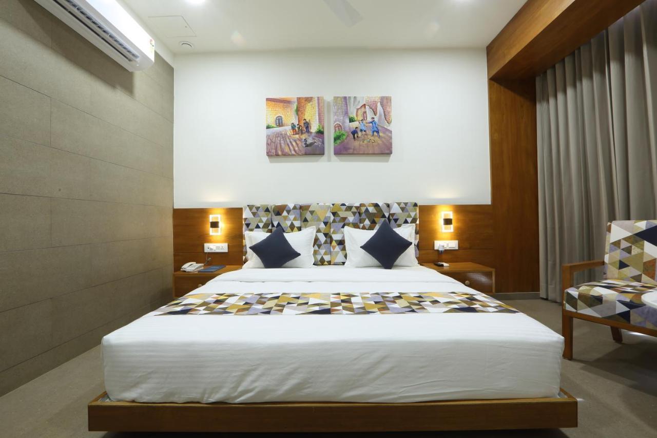 Hotel Flourish International Ahmedabad Eksteriør bilde