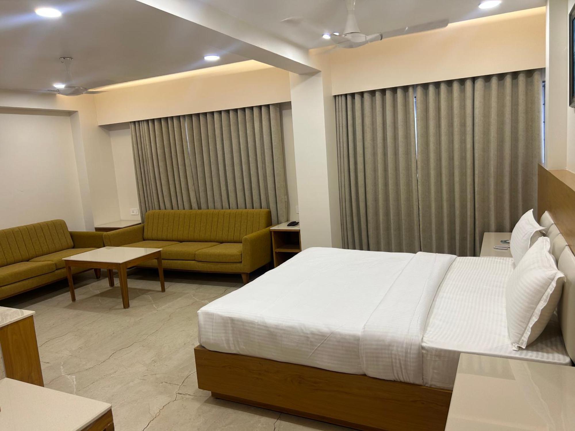 Hotel Flourish International Ahmedabad Eksteriør bilde